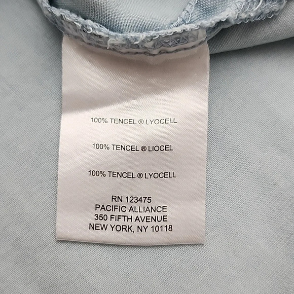 Ellen Tracy 100% Tencel Light Blue Denim V-Neck Cutout Short Sleeves Top Size 1X - Picture 10 of 14